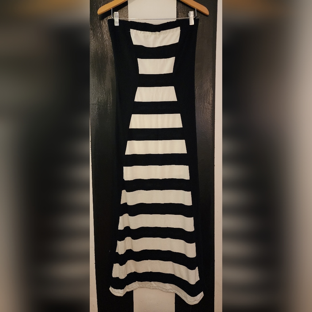 Bebe. Strapless. Black and white pattern. Size XS.